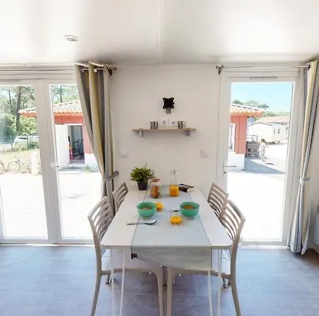 Camping Mobil-home Confort 6 Personnes *